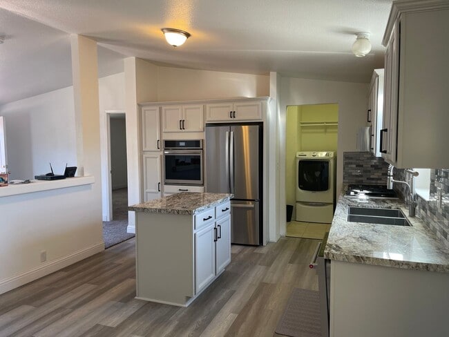 Building Photo - Beautifully updated Mobile Home in Carson City