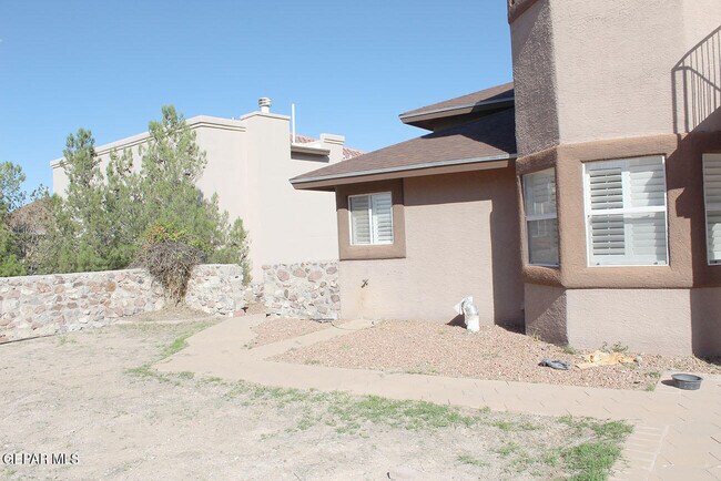 Building Photo - 6076 Los Siglos Dr