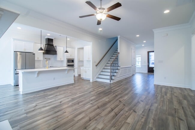 Building Photo - 83 Ivy Lp