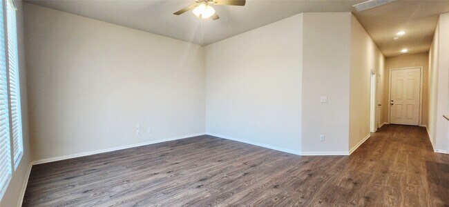 Building Photo - 406 Magnolia Ln