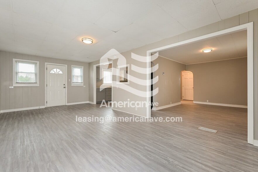 Building Photo - 933 Sycamore St