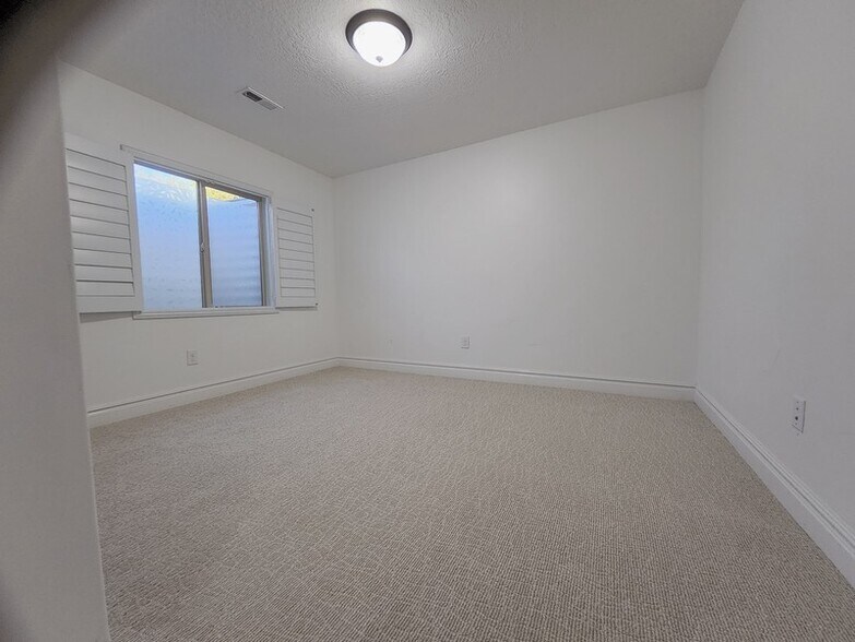 Building Photo - 1199 S 1510 E