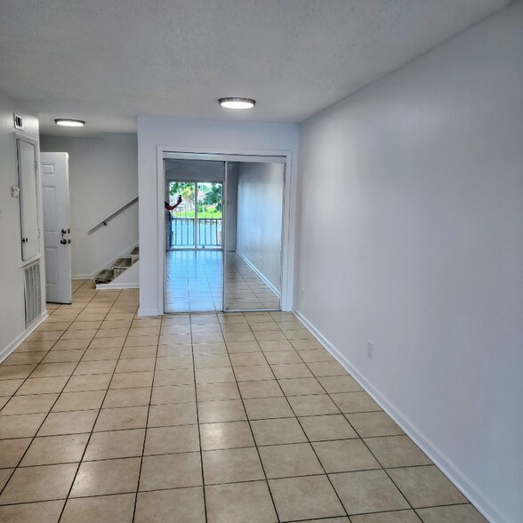 Building Photo - 732 Marina Dr