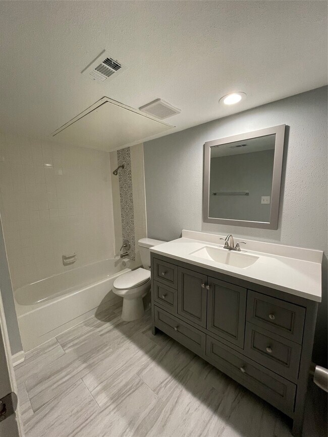 Building Photo - 2120 Wilcrest Dr