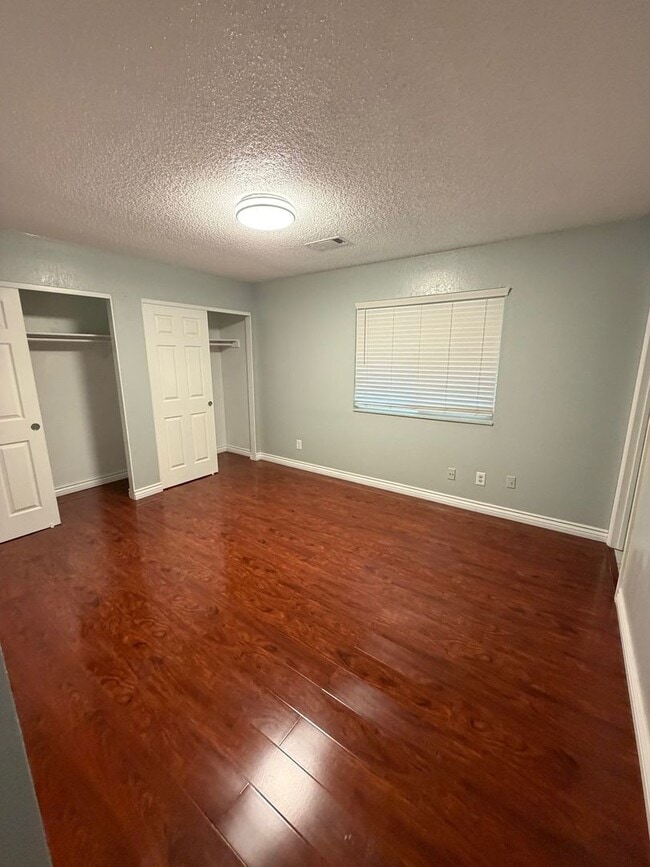 Building Photo - Nice home for rent in Hanford