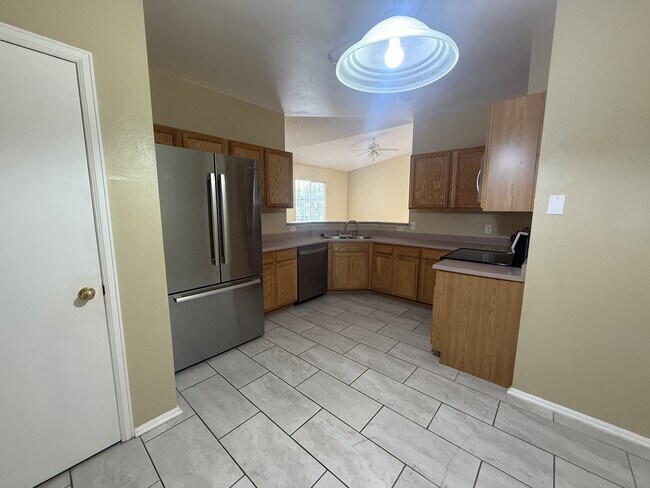 Building Photo - 7070 Mountain Creek Grove