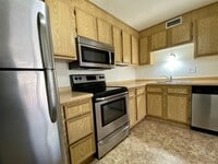 Building Photo - "Charming 2-Bed Condo Retreat with Modern Comfort in Imperial, PA!"