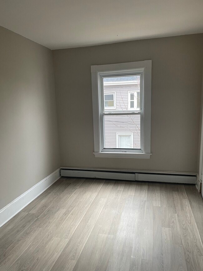 Bedroom 3 - 9 Ticonic St