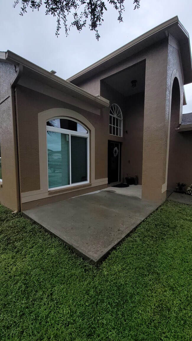 Building Photo - 1324 Franford Dr