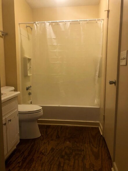 Building Photo - 4 Shore Dr