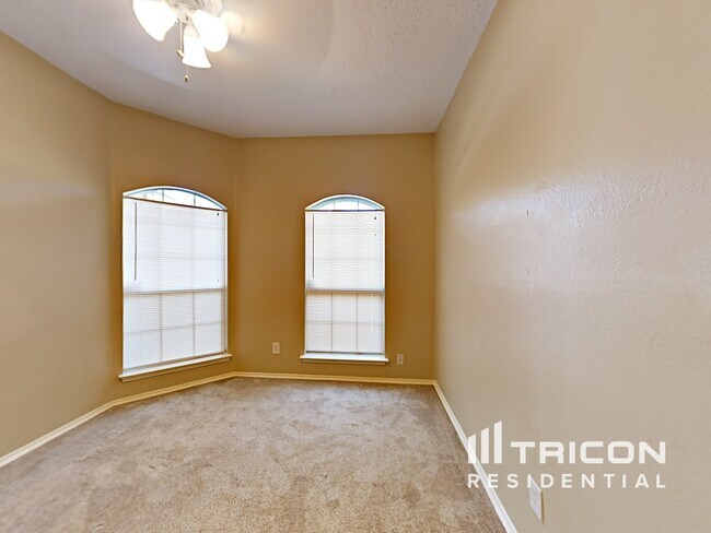 Building Photo - 2545 Clovermeadow Dr