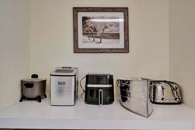 Building Photo - 19 Hoffer St