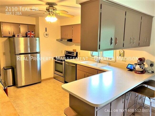 Building Photo - 2110 Teal Dr