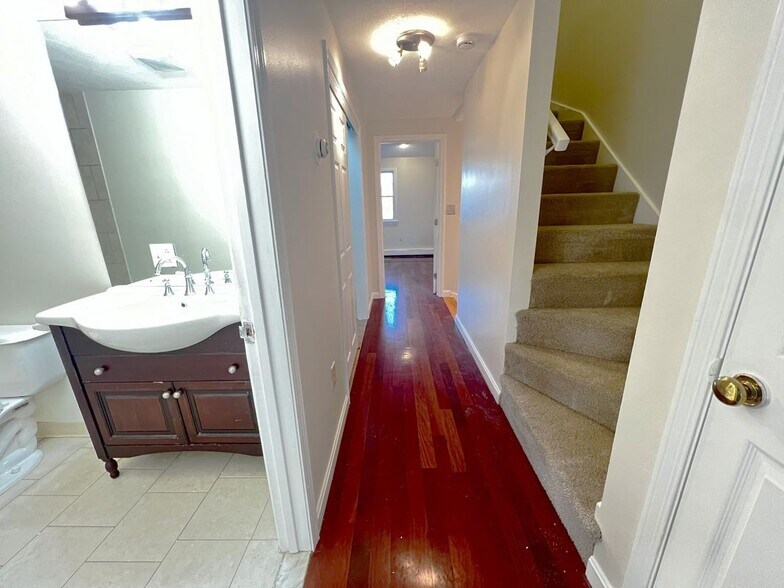 Building Photo - 86 Atwood St