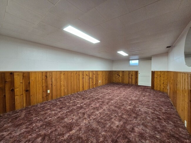 Building Photo - Spacious 4 Bedroom Home with Solar Panels, Fully Fenced Yard on Rimrock Rd