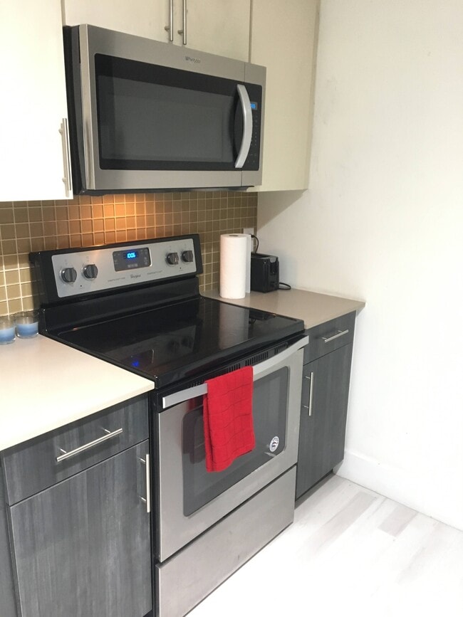 Building Photo - Miga Townhomes