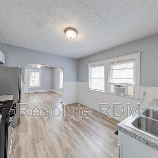 Building Photo - 1308 E Taylor St