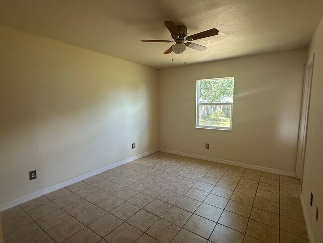 Building Photo - VERO BEACH HIGHLANDS