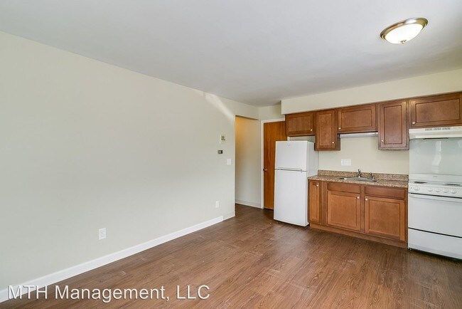 Building Photo - 1 br, 1 bath Apartment - 921 Coolidge Road