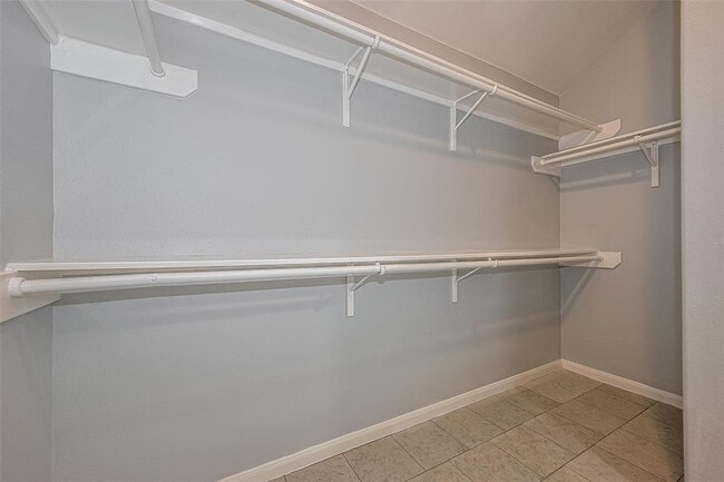Building Photo - 9631 Highland Pointe Dr