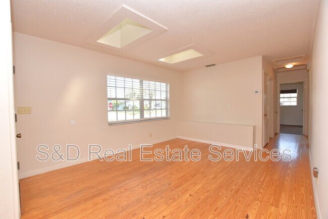 Building Photo - 1503 Hanson Ave