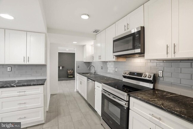 Building Photo - 9518 Blanchard Dr