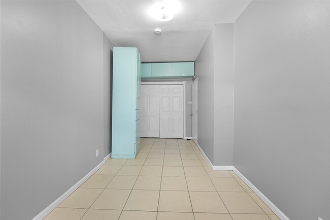 Building Photo - 6113 Washington St