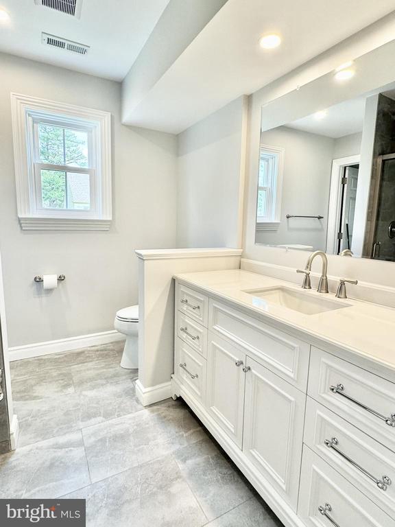 Building Photo - 1 Foxborough Ct