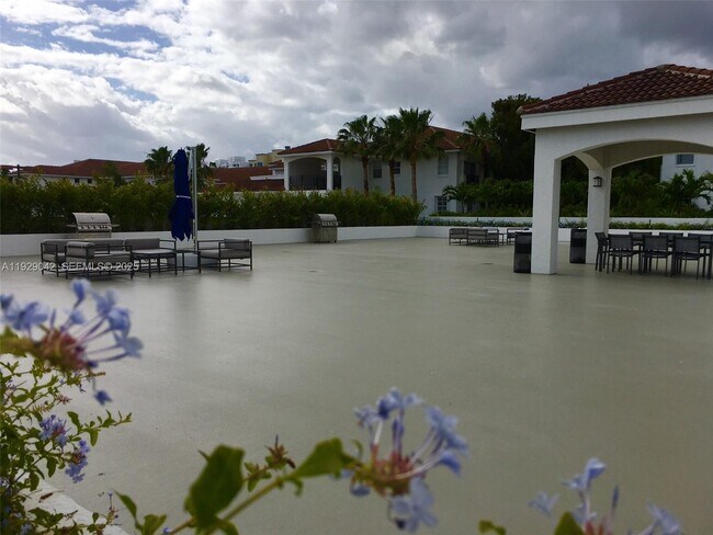 Building Photo - 3255 NE 184th St