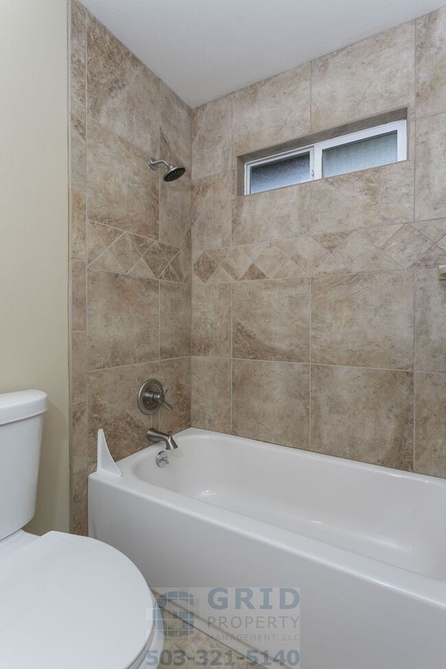 Building Photo - Charming two Bedroom in Mt. Tabor