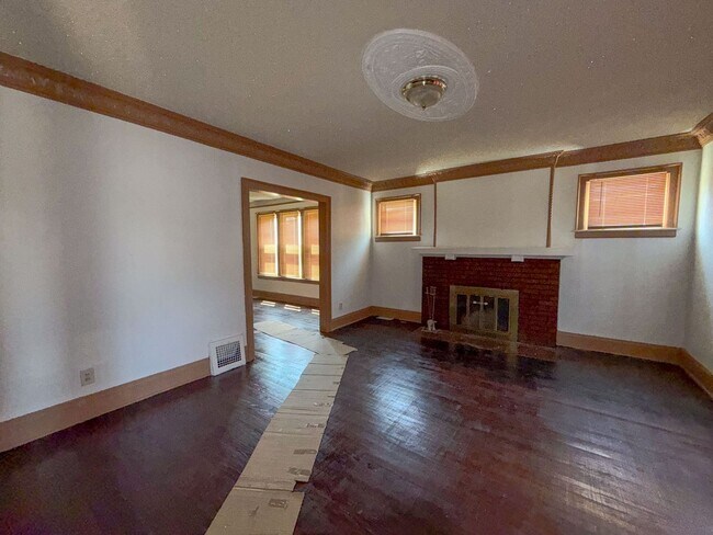 Building Photo - 9392 Woodside St