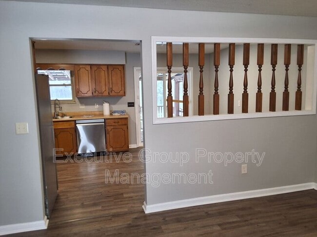 Building Photo - 1800 Preston St