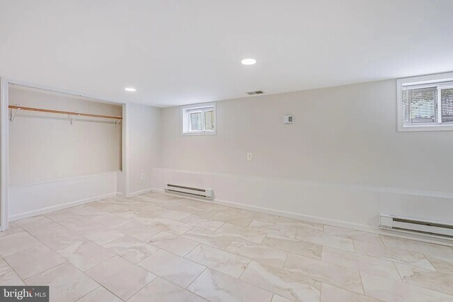 Building Photo - 2957 Strathmeade St