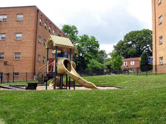 Building Photo - Huntwood Courts