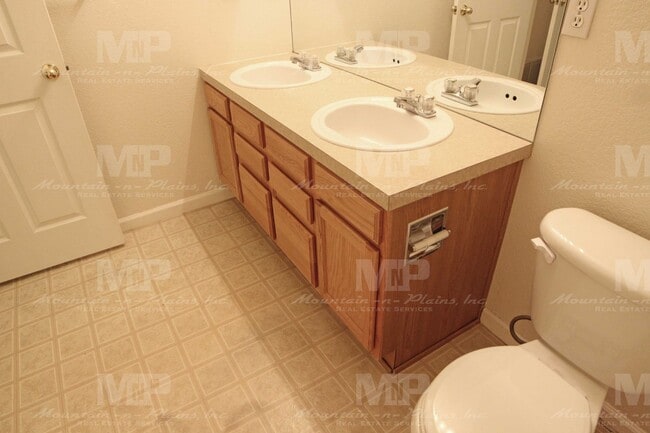 Building Photo - 5225 White Willow Dr