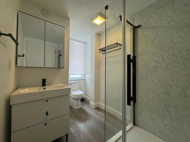 Building Photo - 7 Bed/3 Bath Mins. from UC Campus $750/pp ...