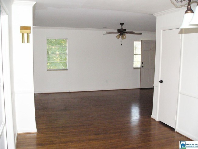 Building Photo - 2028 Lancaster Rd