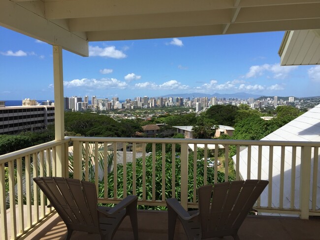 Primary Photo - Kaimuki's Best & Most Convenient Location!...