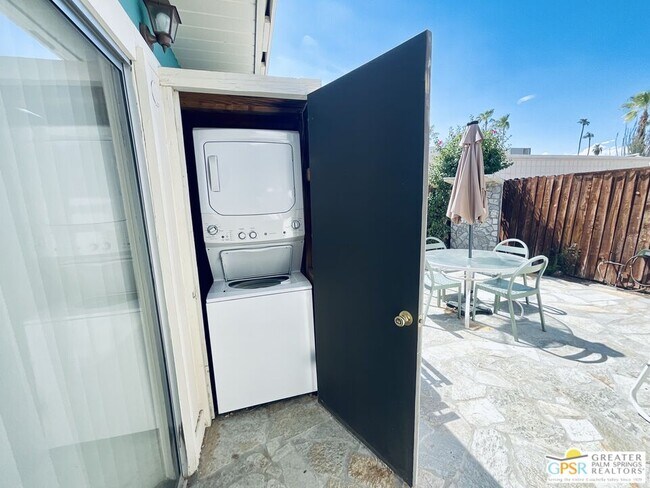 Building Photo - 1111 E Palm Canyon Dr