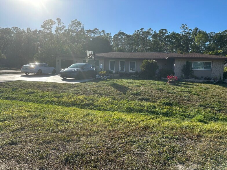 Building Photo - 493 Castle Dr