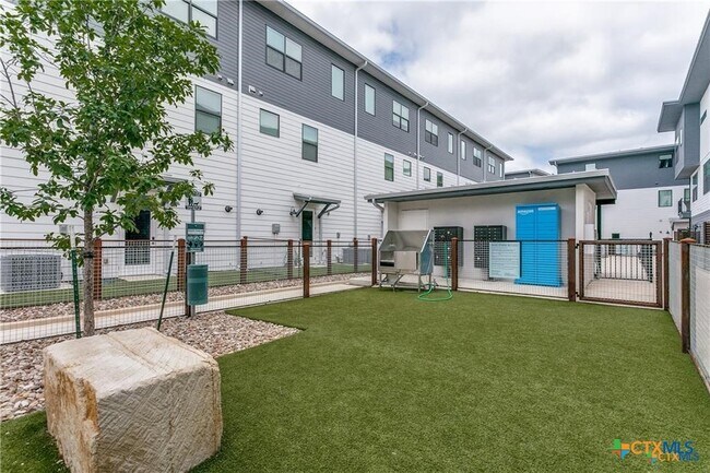 Building Photo - 1208 N Academy Ave