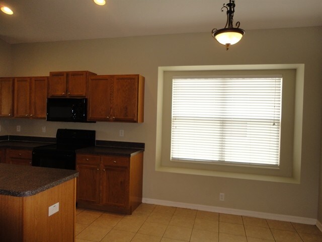 Building Photo - 1128 Napolean Way
