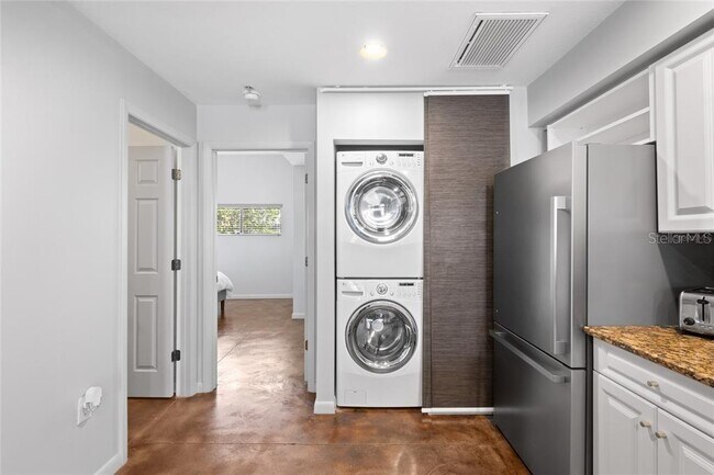 Building Photo - 1914 E 4th Ave