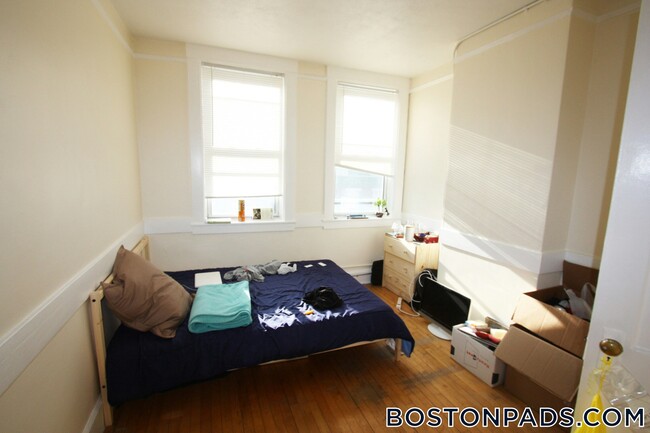 Building Photo - 161 Endicott St