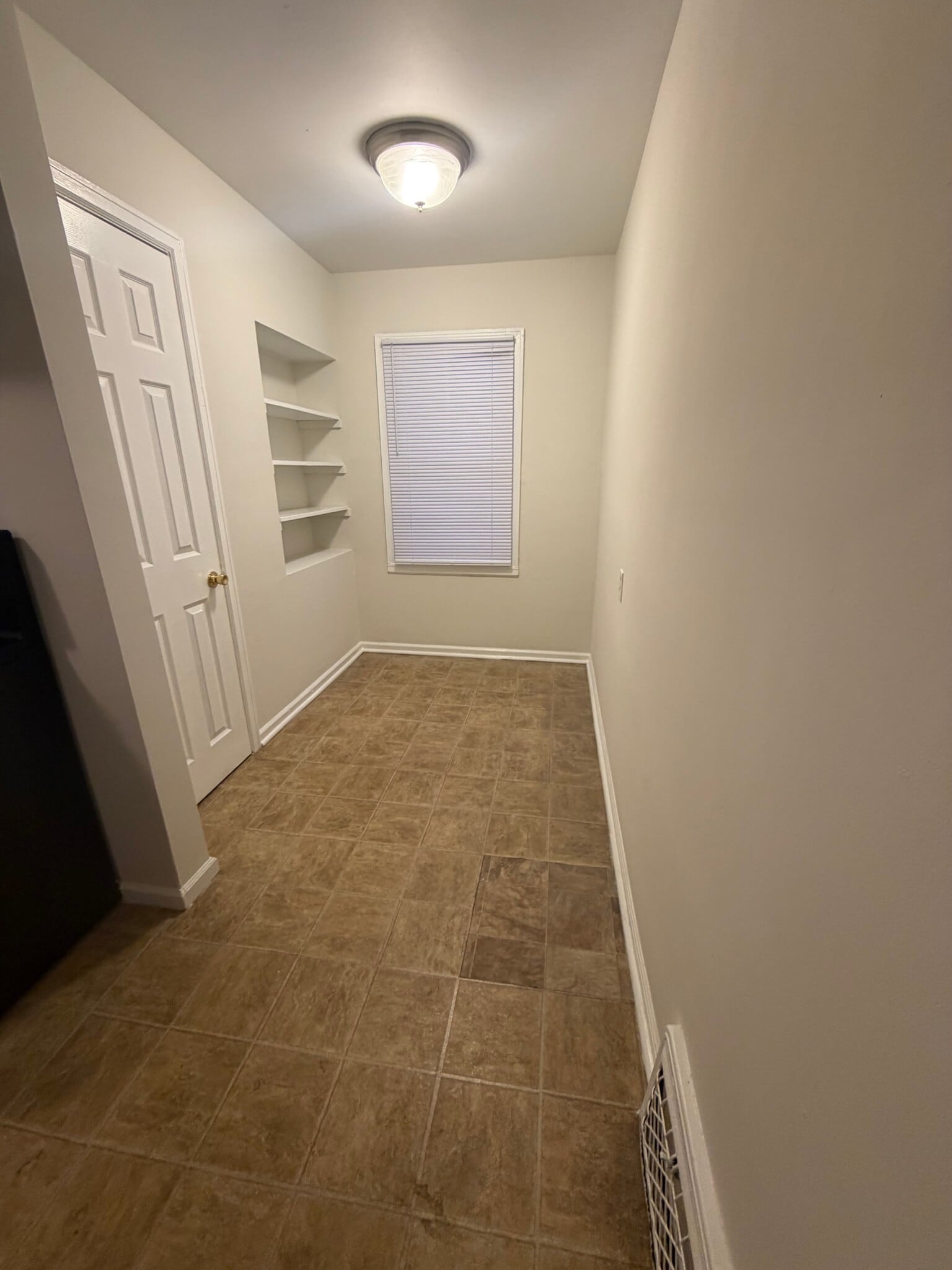 Building Photo - 301 E 4th St