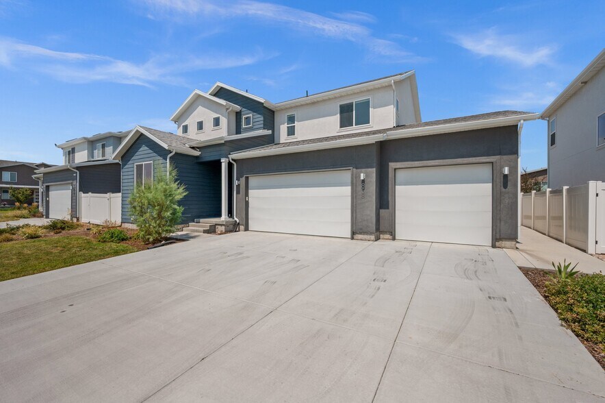 Building Photo - 858 W Wickham Dr