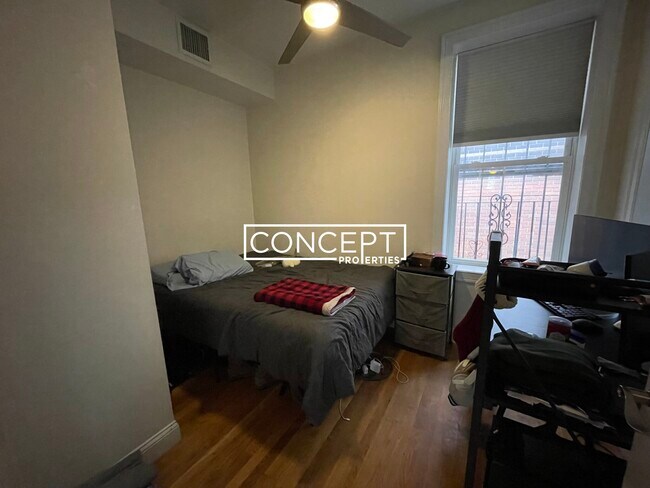 Building Photo - 1027 Tremont St