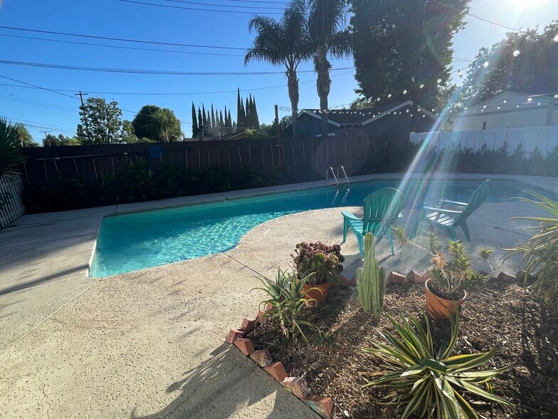 pool - 16420 Minnehaha St