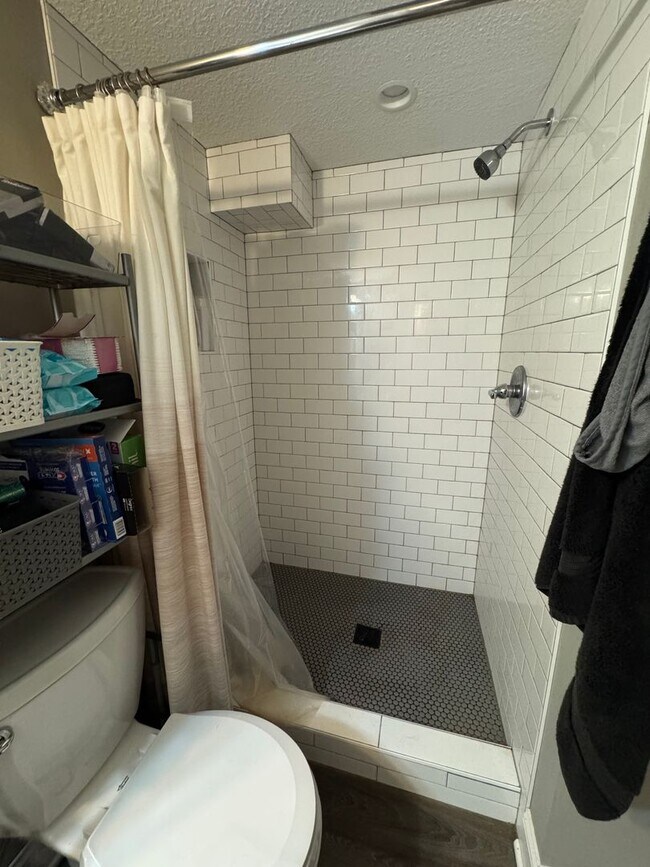 Building Photo - 5704-5706 Chicago Avenue