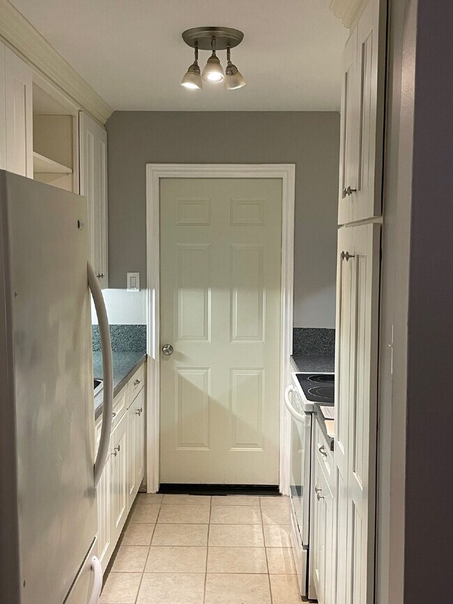 Building Photo - LOVELY ONE STORY wooded-lot home in the heart of The Woodlands.